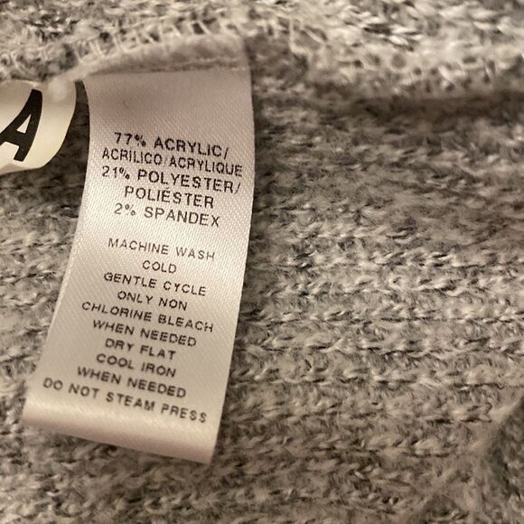 Cozy and soft Ann Taylor LOFT gray sweater - Picture 4 of 4